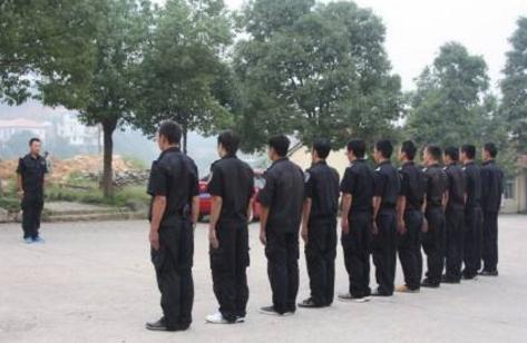 關(guān)于小區(qū)的門口物業(yè)保安的工作職責，有興趣的可以了解下